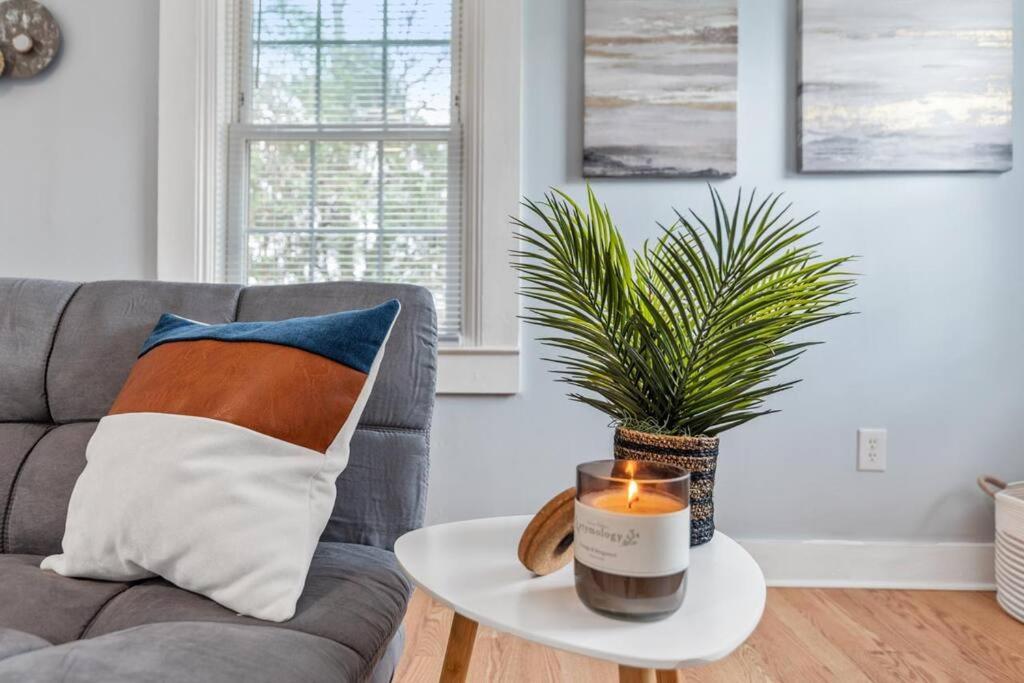 Boho Bungalow - Steps From Historic Downtown Apex Esterno foto